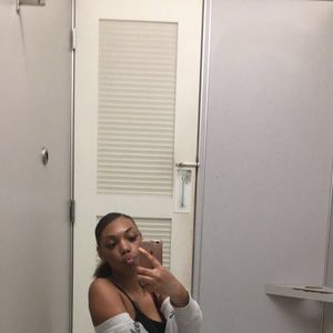 Meet your Posher, Tia